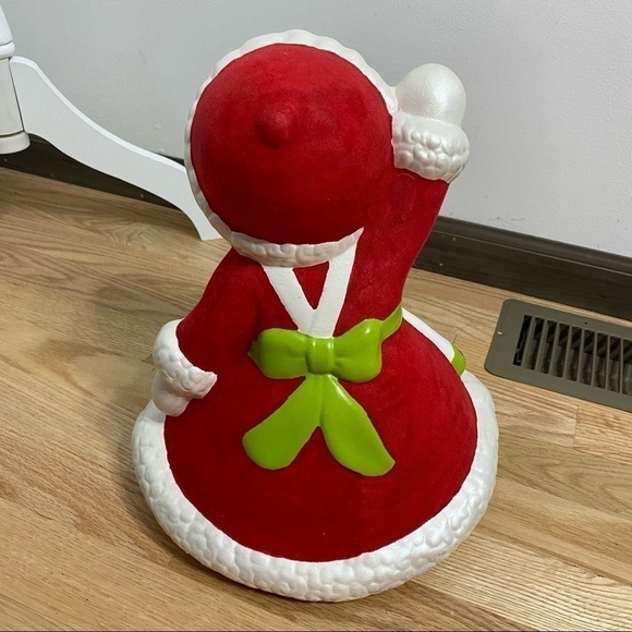 Vintage Ceramic Mrs. Claus Christmas Statue Decor - Picture 5 of 8